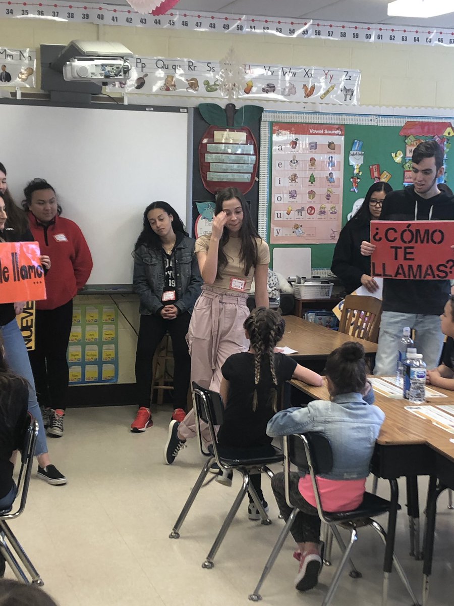 HeatherDLevine's tweet photo. World Language Exploration Day @MayMoorePrimary #dpsdny #spanishlessons https://t.co/elX8FVQiNJ