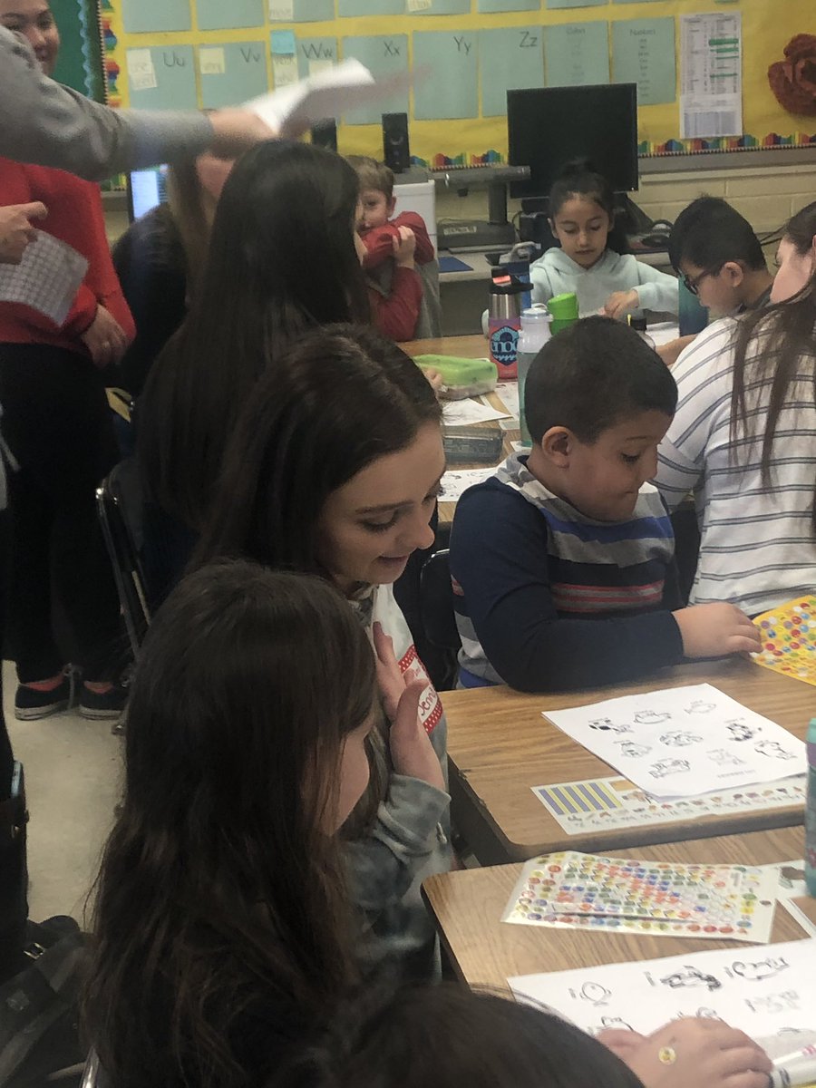 HeatherDLevine's tweet photo. World Language Exploration Day @MayMoorePrimary #dpsdny #spanishlessons https://t.co/elX8FVQiNJ