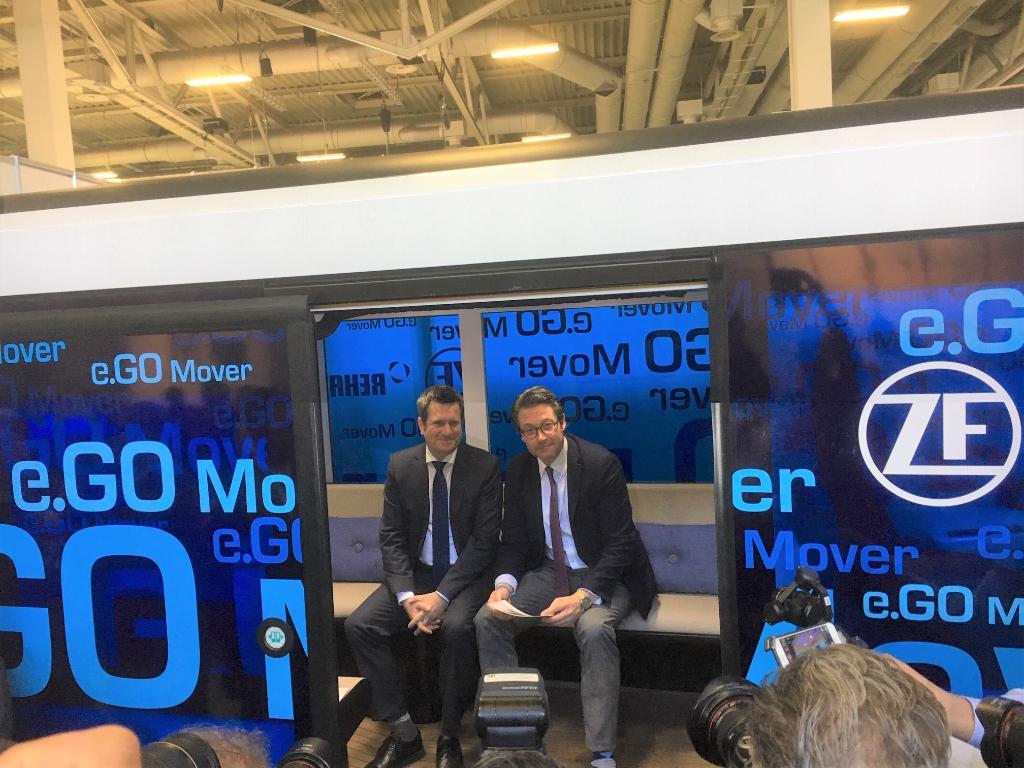 ZF_Konzern's tweet photo. Prominenter Besuch am ZF-Stand @BUS_2_BUS : Nutzfahrzeugchef Fredrik Staedtler erklÀrt Bundesverkehrsminister @AndiScheuer den vollelektrischen und automatisierten Kleinbus e.GO Mover. #BUS2BUS2019 #autonomouseverything https://t.co/SbcbYHq1fK
