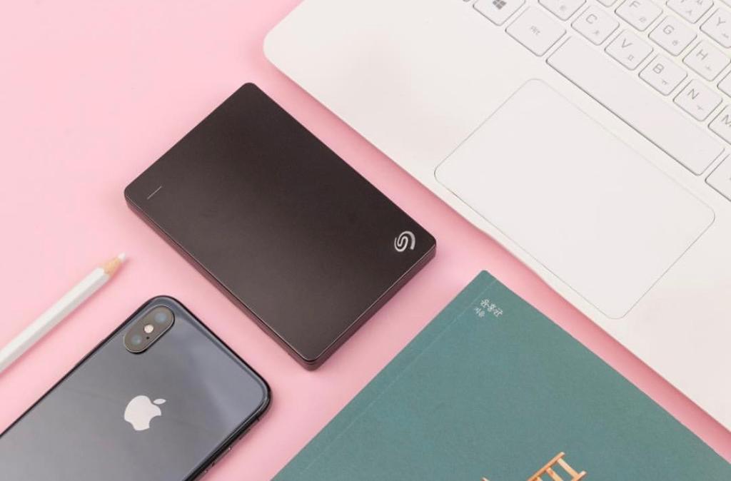 Seagate's tweet photo. Here's one way to stay productive and creative in style: https://t.co/FDRpSkS17e 👌📸 #BackUpPlus https://t.co/MlD7Fh6GEs