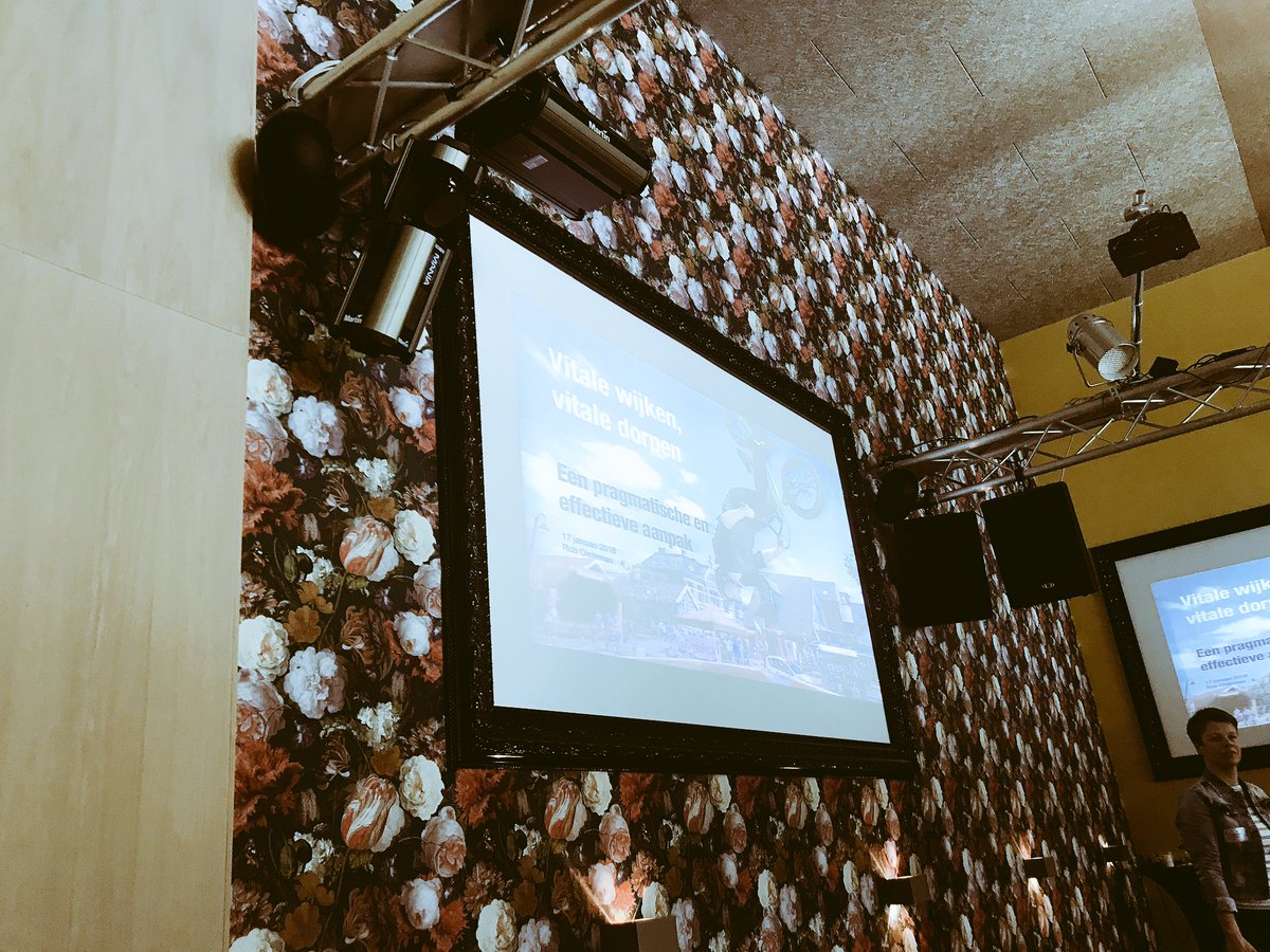 RoydeWitte's tweet photo. Wij kijken terug op een geslaagde bijeenkomst en zijn volop aan het werk met de 3Vβs van @hugodejonge #weekvanzorgenwelzijn #WZW2019 #vitaal #technologie https://t.co/qk8kTzTsXT