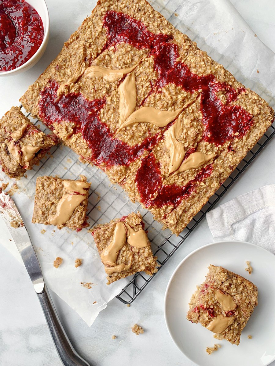 GradualPerfect1's tweet photo. Nailed breakfast this week with this Vegan Peanut Butter and Jelly Oatmeal Bake. It’s classic. It’s yummy. ‘Nuff said! Gluten-free and no sugar added.
https://t.co/7qxYwysOHx 
#breakfast #Vegan #glutenfree #recipe https://t.co/UX5jlKFSXy