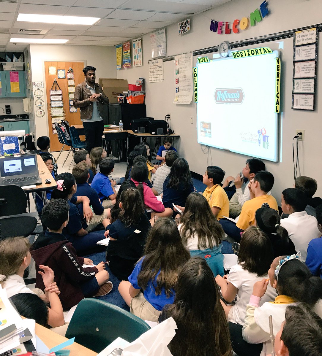 JTFoundation99's tweet photo. This morning, @marninotmusic &amp; @PoeticEpiphany visited #FoxTrailElementarySchool to work with students on the #bluisforapples #poetry contest in partnership with @HoffmansChoc! We can’t wait to read these amazing poems. #LTABFLA https://t.co/JSLF9Xl8Lh