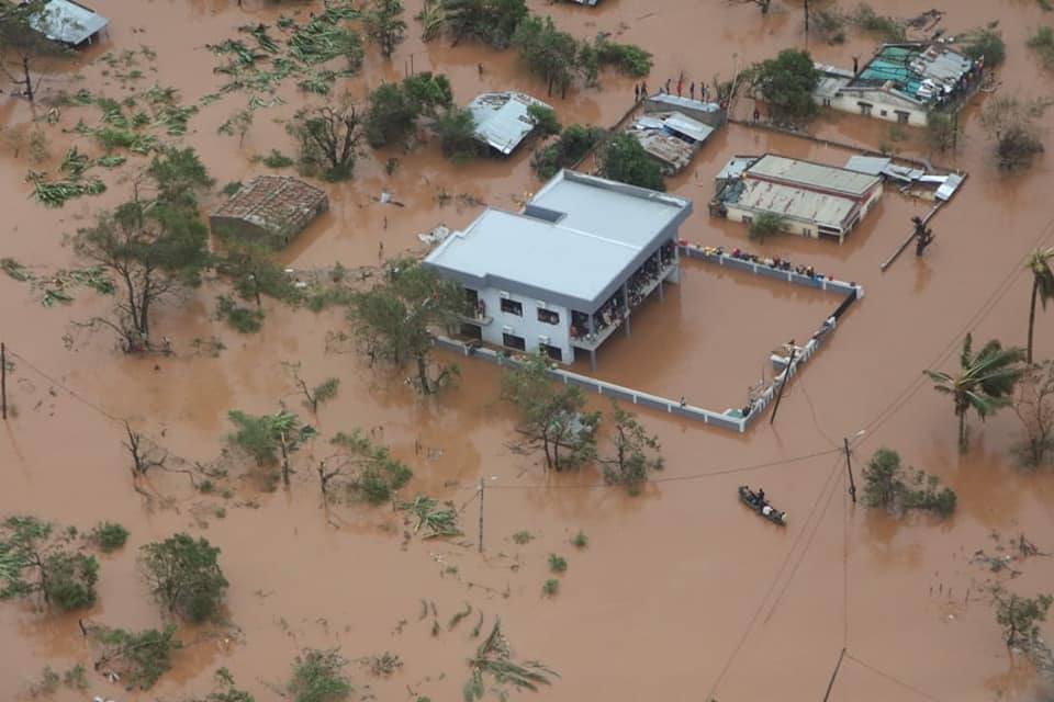 ONUMocambique's tweet photo. Imagens tiradas esta manhã no Distrito de Buzi pela equipa do Instituto Nacional de Gestão de Calamidades #INGC. Equipas de resgate estão nas buscas com o apoio das Nações Unidas. https://t.co/mXOYhdvVHs