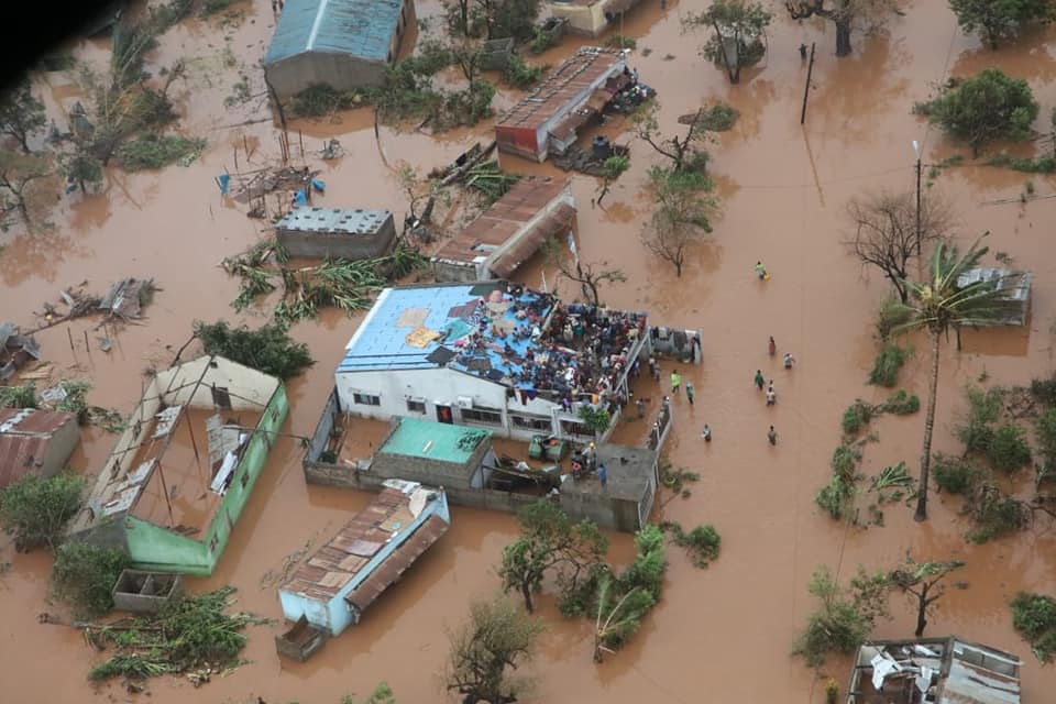 ONUMocambique's tweet photo. Imagens tiradas esta manhã no Distrito de Buzi pela equipa do Instituto Nacional de Gestão de Calamidades #INGC. Equipas de resgate estão nas buscas com o apoio das Nações Unidas. https://t.co/mXOYhdvVHs