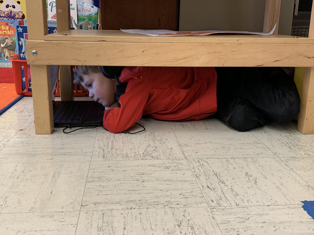 hilmelick's tweet photo. True flexible seating 😂 #kidschoice #flexibleseating #whateverittakes #engaged #princespride #prince326 https://t.co/iAt9zWiAXU
