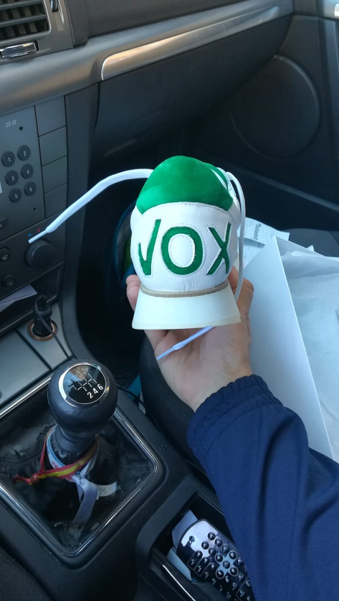 pigdemont_'s tweet photo. Lo de VOX en España , es para salir corriendo, no digo más. https://t.co/moCQdaj6f5