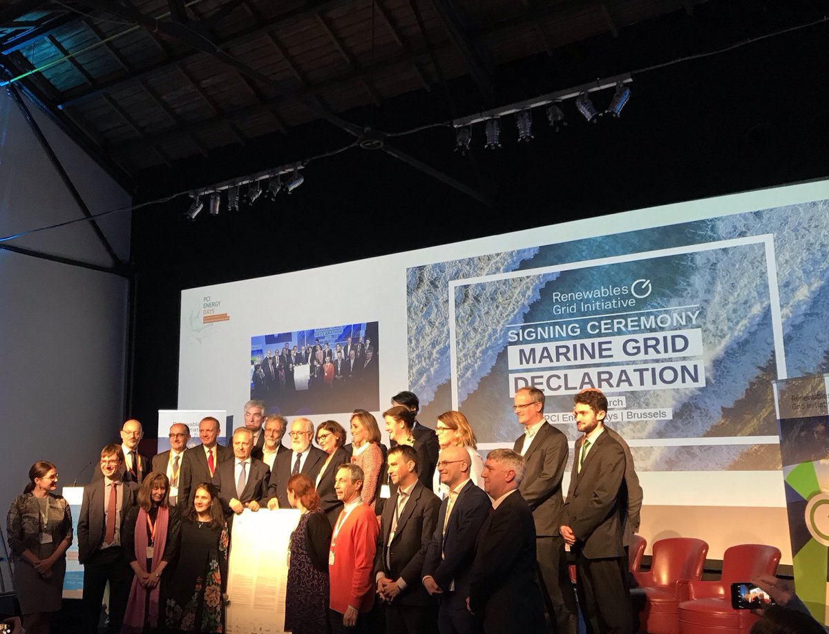 SimonMplanning's tweet photo. Signing the #MarineGridDeclaration with Commissioner Canete https://t.co/T8xjwNXAZk