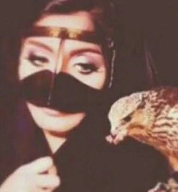 ah114433's tweet photo. اهديك قلب ما كذب يوم يغليك 
يضخ حبك والغلا في وريده  
كل ما ذكرتك فز قلبي يناديك 
وعجزت لا اكتب فيك جمله مفيده 
لا جيت ابكتب فيك شيء يساويك 
احتارت في كل المعاني الفريده https://t.co/kOhPr4OCxl