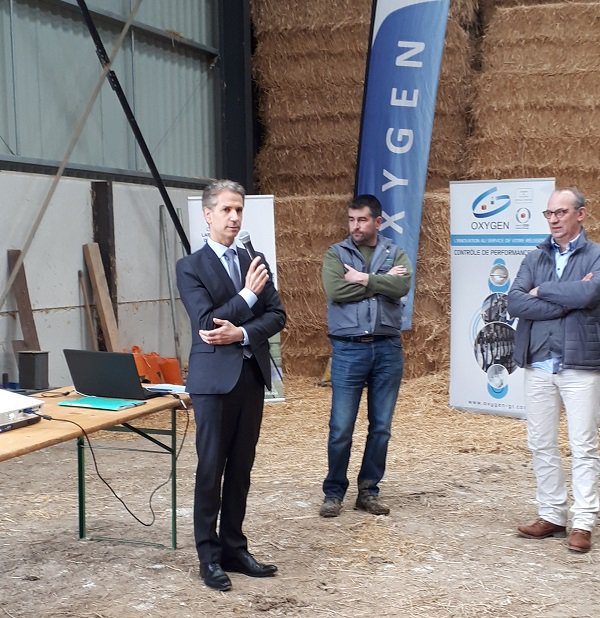 ca_ndf's tweet photo. 📣 @ca_ndf, partenaire du Congrès de la @FNPLait les 21 et 23 mars à #Arras 🐄 H. Bertrand, producteur de lait à Pelves accueille la conf de presse de lancement. JP Mamert, Dir. Engagements du #CANDF rappelle le partenariat de la banque avec le secteur laitier et l'agriculture👍 https://t.co/6eycvfjBQX
