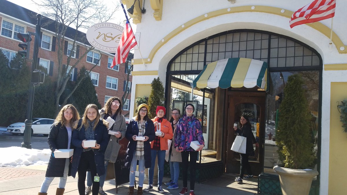 PulaskiFrench's tweet photo. More pictures of @PulaskiFrench field trip to Milwaukee. #Raiderstrong #PCSD_PHS https://t.co/Wi0RiEqBcb