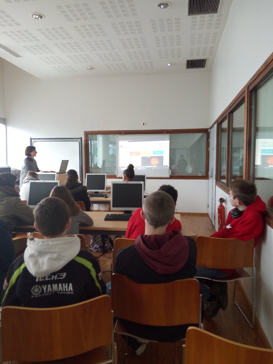 Cite_ADusolier's tweet photo. #SPME2019 Visite de la @BfmLimoges- Bibliothèque francophone multimédia. Découverte de l'espace presse et de la collection Presse Locale Ancienne. #Limoges #patrimoine #2NDEPRO #EMI https://t.co/oxPiYU3I2s