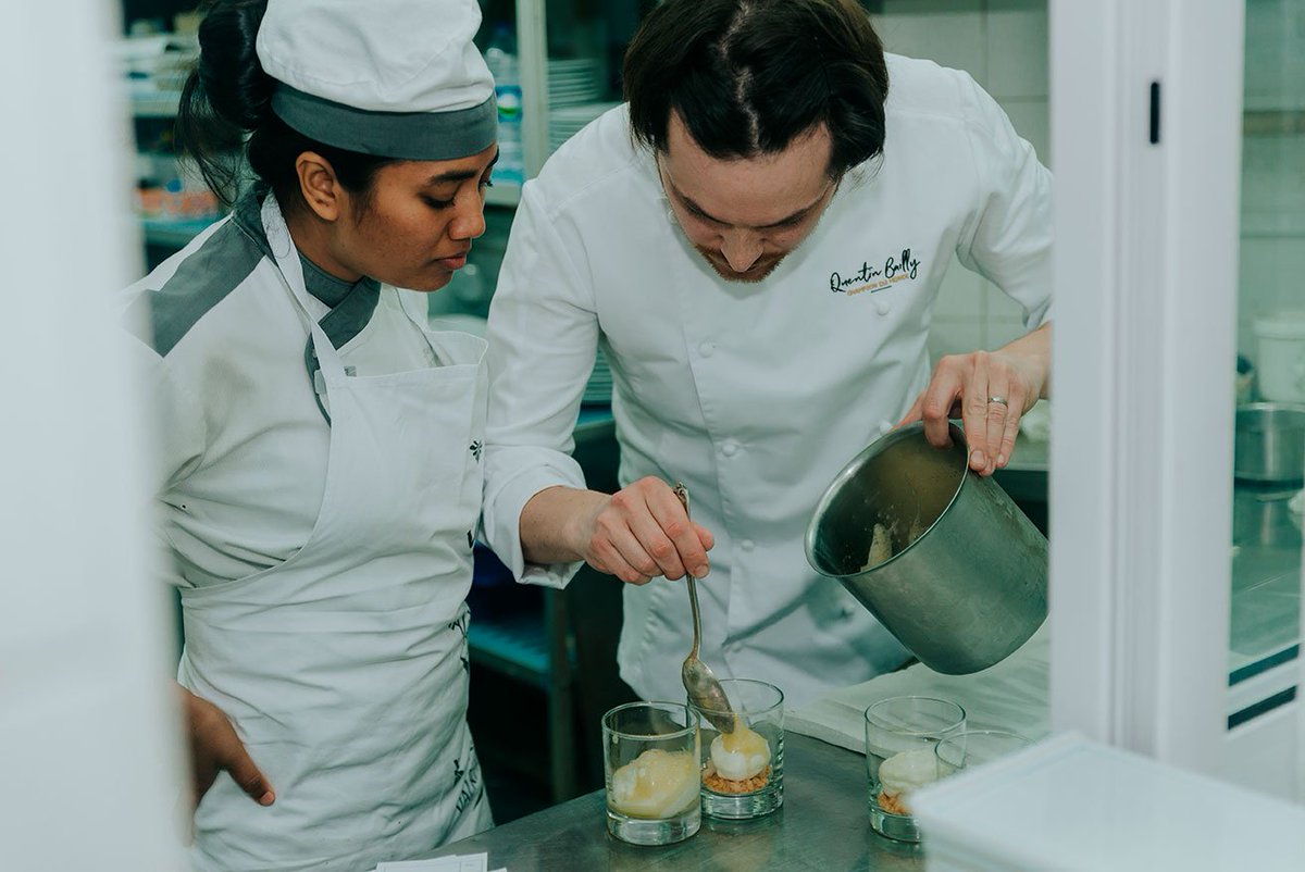 BernardLoiseau's tweet photo. {Festival culinaire Bernard Loiseau 2019} Magnifique dîner à 4 mains et desserts préparés par le champion du monde de pâtisserie 2013, au restaurant La Spiaggia - Constance Belle Mare Plage #FCBL2019 #constanceculinary #patisserie #gourmandise #mauritius #gastronomie #ilemaurice https://t.co/voSLAozCM7