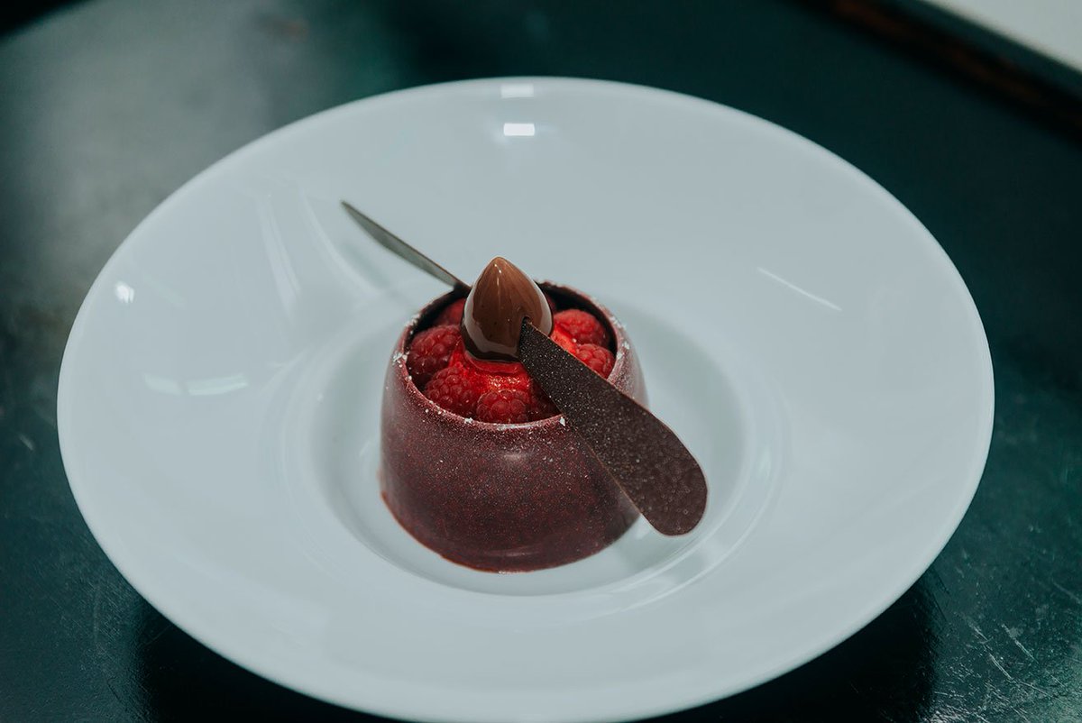 BernardLoiseau's tweet photo. {Festival culinaire Bernard Loiseau 2019} Magnifique dîner à 4 mains et desserts préparés par le champion du monde de pâtisserie 2013, au restaurant La Spiaggia - Constance Belle Mare Plage #FCBL2019 #constanceculinary #patisserie #gourmandise #mauritius #gastronomie #ilemaurice https://t.co/voSLAozCM7