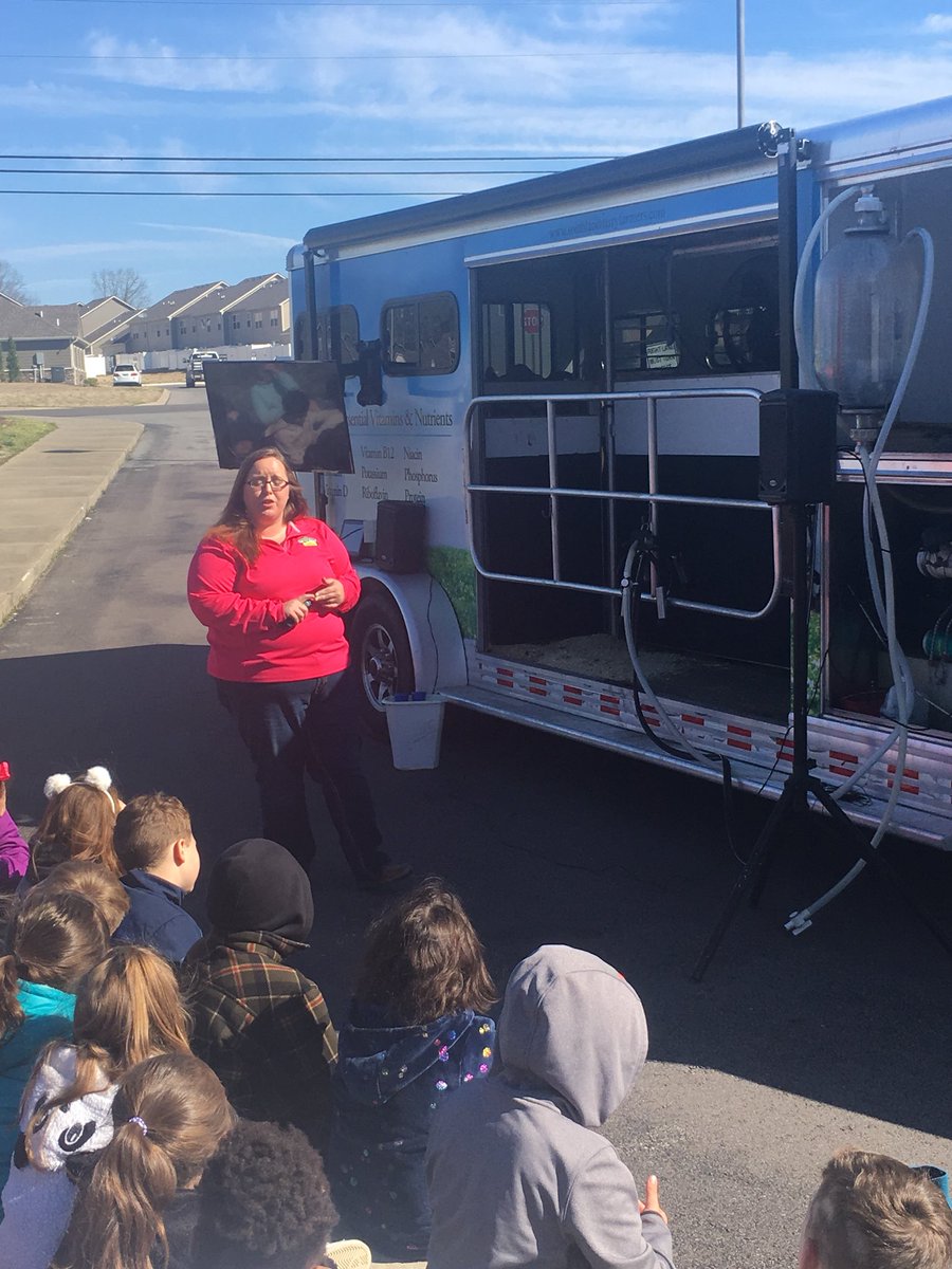 mmwj76's tweet photo. Big thanks to Southland Dairy for bringing their mobile dairy @MarvinWrightEle @MauryCoSchools #STEMIT https://t.co/r9yPkMGqUd