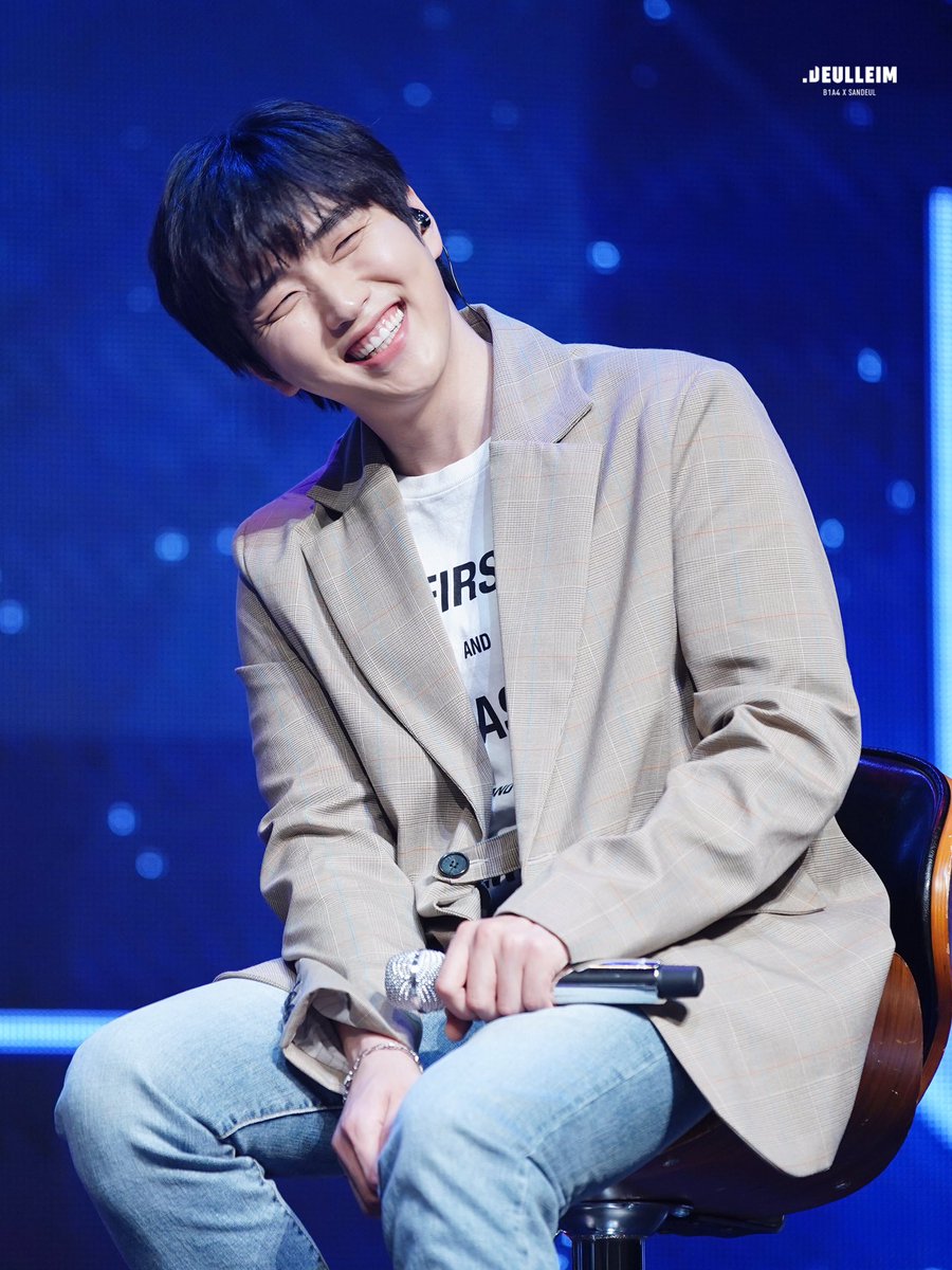 deulpics's tweet image. prince charming flashing his charming smile, making us falling for him more and more 💘
#HAPPYSANDEULDAY
#산들의_생일이_빛나는_봄에
#봄을_닮은_산들아_생일축하해
©deulleim