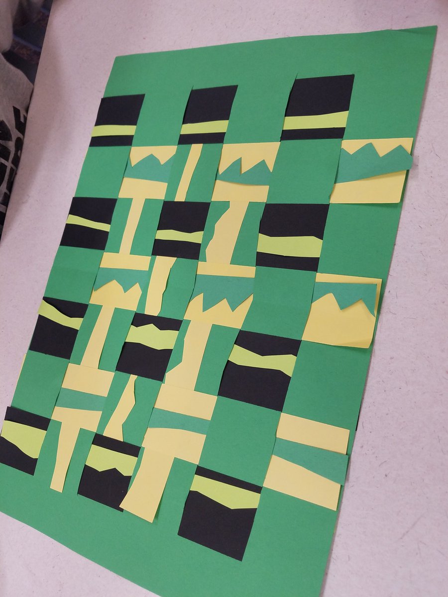SMarionArtEd's tweet photo. @tolbertfirst students completing their paper weaving project. I ❤ these! They are based on a favorite celebration. #TolbertCares #tolbert19 #tolbertcreates https://t.co/DfwT26ykvS