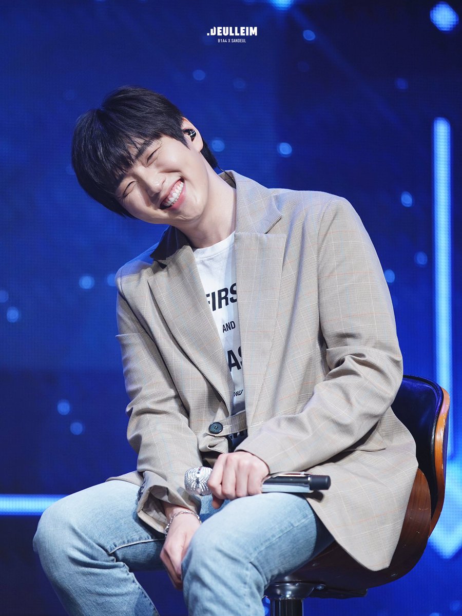 deulpics's tweet image. prince charming flashing his charming smile, making us falling for him more and more 💘
#HAPPYSANDEULDAY
#산들의_생일이_빛나는_봄에
#봄을_닮은_산들아_생일축하해
©deulleim