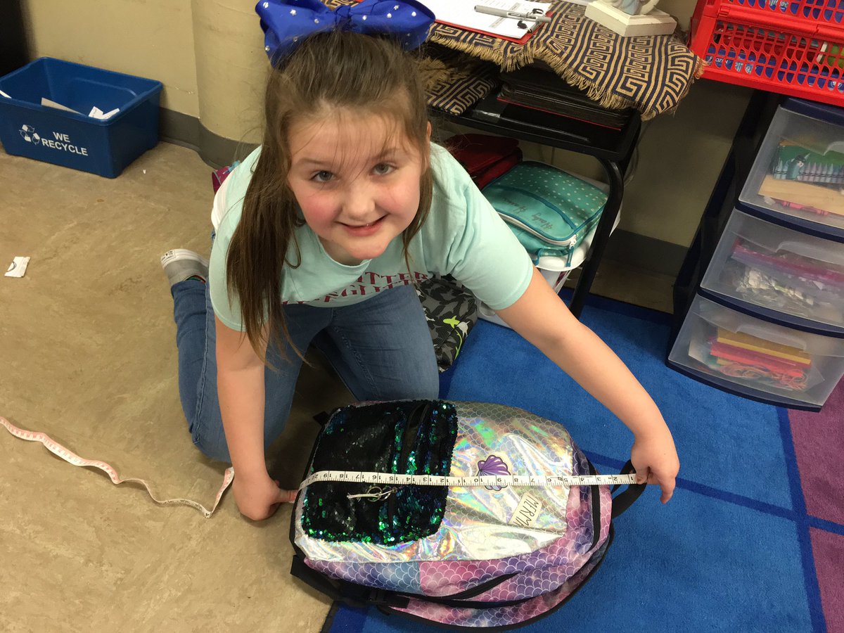 HaleyHjessup's tweet photo. Measuring around the room! #inches #measurementfun @CrosbyElem https://t.co/EpWs0qGiZ6