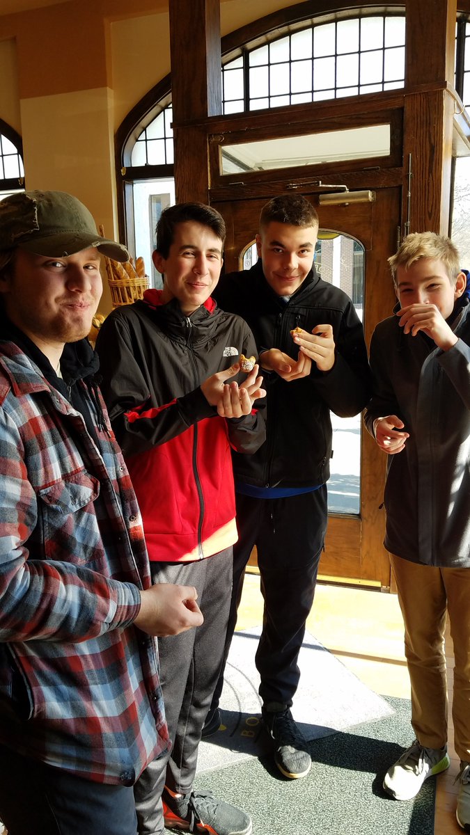 PulaskiFrench's tweet photo. More pictures of @PulaskiFrench field trip to Milwaukee. #Raiderstrong #PCSD_PHS https://t.co/Wi0RiEqBcb