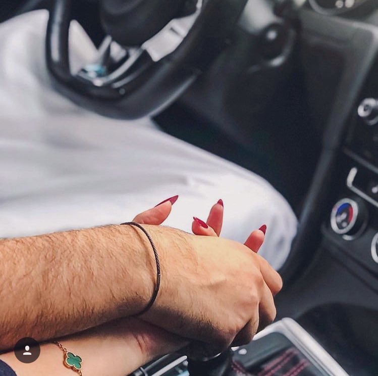 REl3ood's tweet photo. يقول .. ويني و انا اقول بَ عيوني
 ما يدري اني احبہ زود’ن عن أمه

 مجرد اني ..اشوفـہ ينقلب لوني
 وشلون لا ضمنـي والضمه الضمه https://t.co/j26kXi4KMl