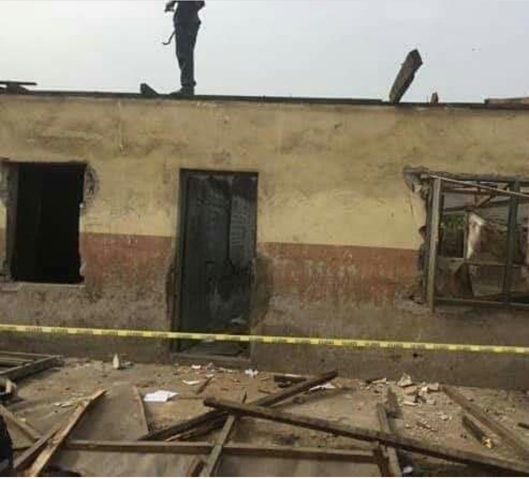 afropuffzz's tweet photo. So this school gets an emergency repair??? All students should trend #MySchoolPix  so we can get reactions from "constituted authorities" About time they are shamed and brought to account. #Success #DeltaStateGov  #Nigeria #MinofEduc @channelstv @AIT_Online @NTANewsNow https://t.co/eQ0LLkaz6D
