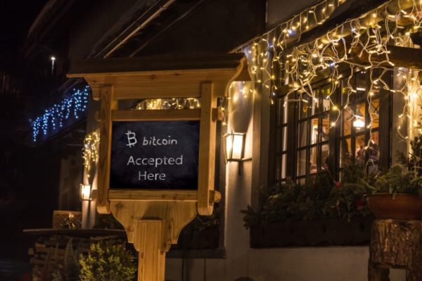 247CryptoNews's tweet photo. Paul Brody: #Bitcoin Has No Practical Use - https://t.co/RUtwMRpde3 #BitcoinAcceptance #BitcoinAdoption #BitcoinCritics #Blockchain #EY #News #PaulBrody https://t.co/qYEsYlkpV9