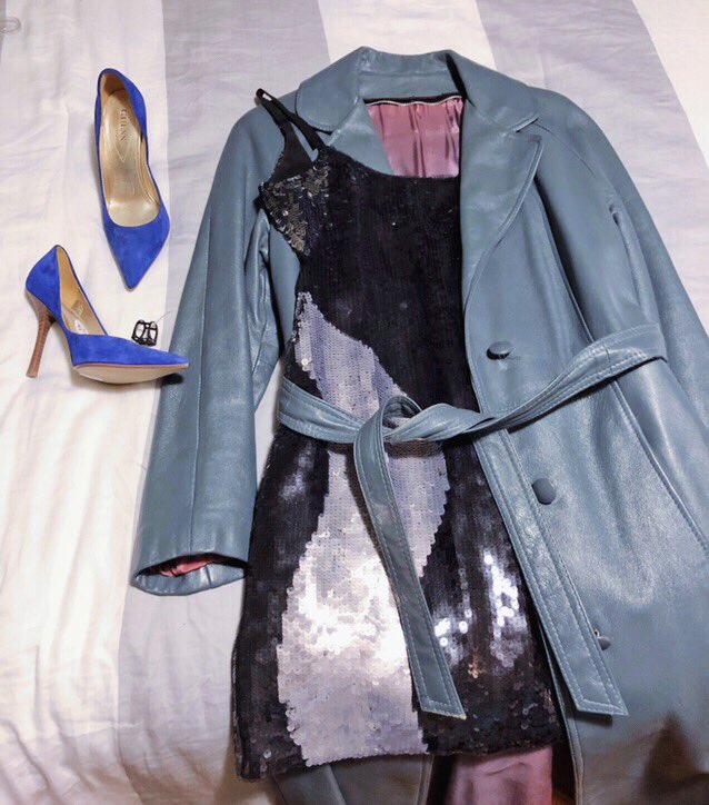 RobynLePrix's tweet image. For when you want to shine bright like a diamond 💎 ✨ 
🙌
▫️ Leather Duster (S/M) $108
▫️ Le Chateau Dress (XS) $24
▫️ GUESS Suede Heels (5.5) $48
▫️ Ring $13
#leprixonme #sustainablefashion