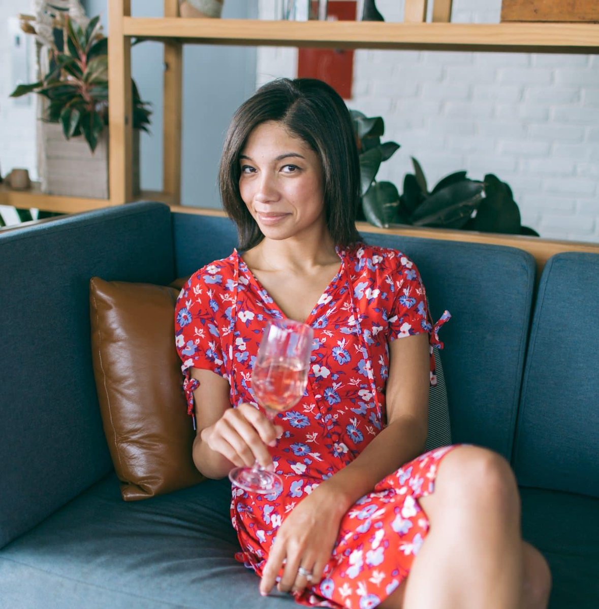 Roots concealed in seconds with #GrayAway. Now, what to do with all the extra time?  Relaxing sounds like a good idea to us! #rootconcealer #timesaver