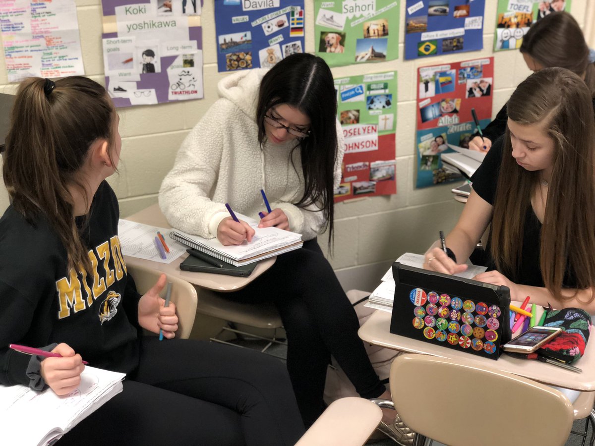 fhsmrsjohnson's tweet photo. @ThisIsFHS check out ECS learning about Multiple Intelligences #teachertakeover https://t.co/mY09yzCUfd
