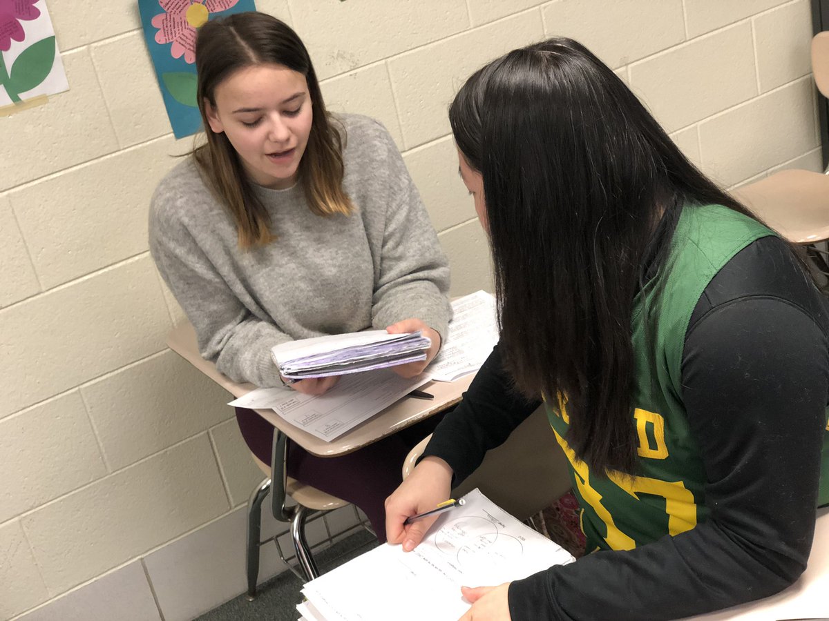 fhsmrsjohnson's tweet photo. @ThisIsFHS check out ECS learning about Multiple Intelligences #teachertakeover https://t.co/mY09yzCUfd