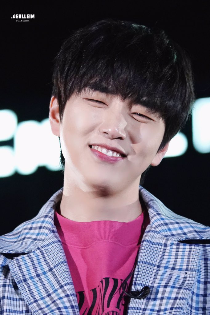 deulpics's tweet image. if we are to be a fansite of yours, we would call it 'to our radiant sunshine' ☀️🌻
#HAPPYSANDEULDAY
#산들의_생일이_빛나는_봄에
#봄을_닮은_산들아_생일축하해
©deulleim