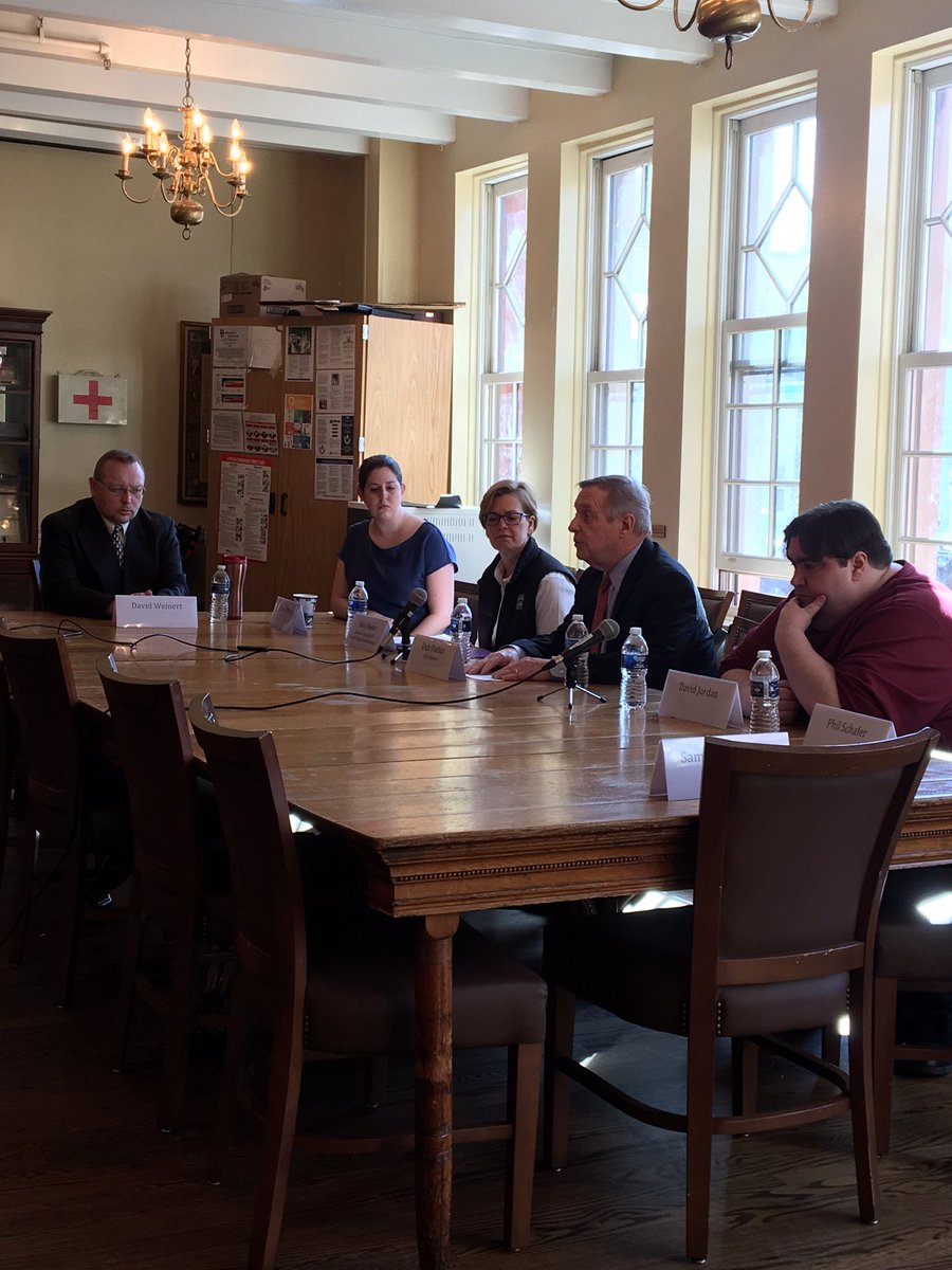 773amram's tweet photo. Thank you @SenatorDurbin for being the leader that advocates for Illinoisans who work very hard but need #SNAP to make ends meet. #SNAPWorks #HandsOffSNAP @FoodDepository https://t.co/j19sX2Qbmj