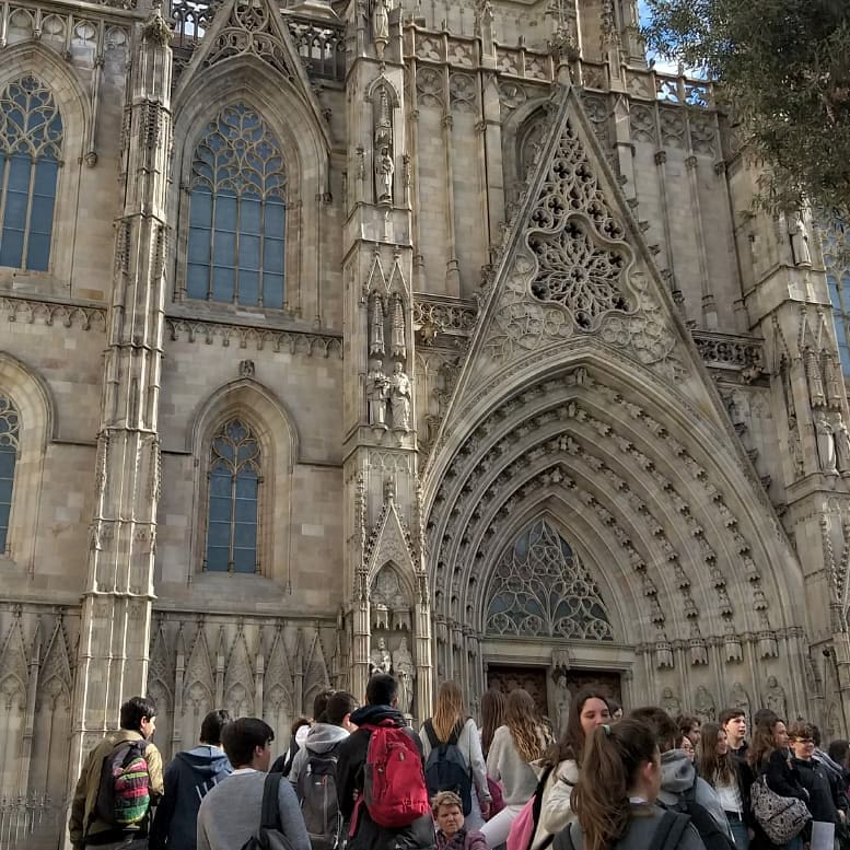 PadreDamianSSCC's tweet photo. #2nesopd posa punt i final a l'estudi de l'edat mitjana 📜 visitant el @mhistoriacat 🎓⚔️, el Barri de la Ribera, Santa Maria del Mar i el Convent de Sant Agustí 🙏⛪! Una vegada més, som conscients de les històries i realitats que hi ha darrere dels carrers de la nostra ciutat📌 https://t.co/zbc0XgL39K