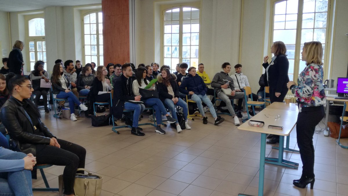 EvaCusso's tweet photo. #commercial #vente #management #DLPcampus était au rdvz au CFA Jean Rose de Meaux. BTS NDRC, BTS MUC.  Dès profils en alternance @DisneylandParis Consultez bientôt @DisneyCareers https://t.co/9INGAvO2d4