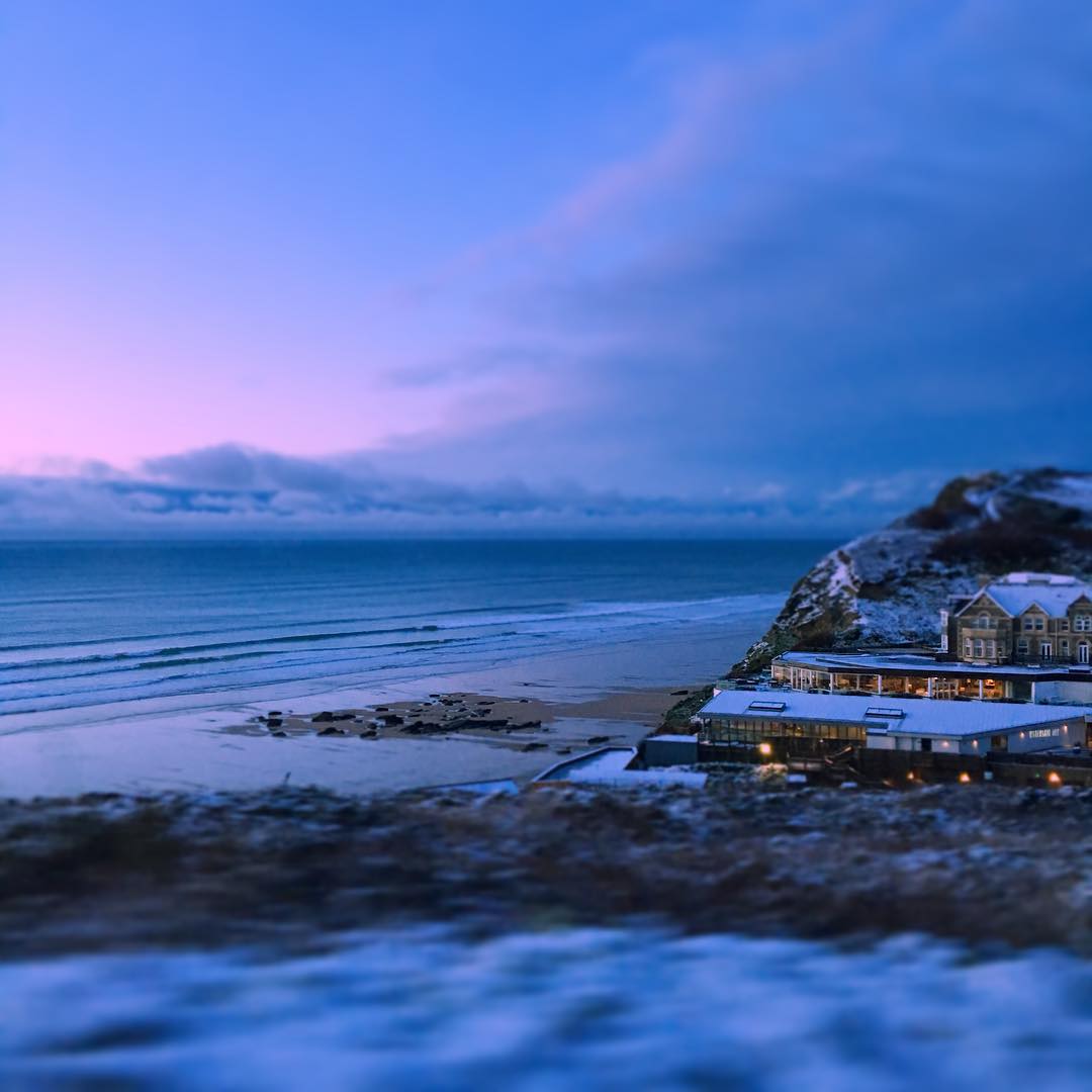 WatergateBay's tweet photo. Something a bit different from Sky Yolland, @sky.bobs on Instagram. After the snow at Watergate Bay.

"The coast looked beautiful dusted in the white stuff."

#swisbest #cornwall #surf #watergatebay #snow #cornishsnow #cornishsnowday #finallyhome #snow2019 https://t.co/xWmOzsi1jE