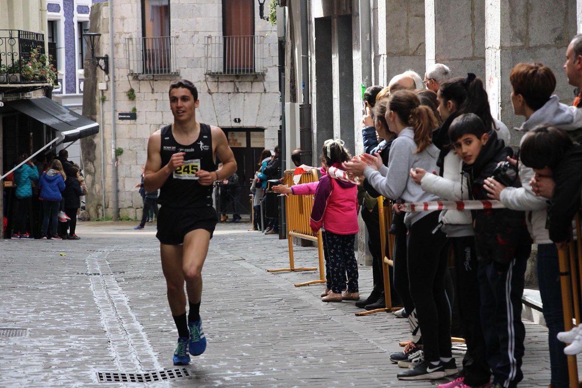 En el Cross de Zestoa #equipo #esfuerzo #trabajo #valores Mucho más que una victoria.