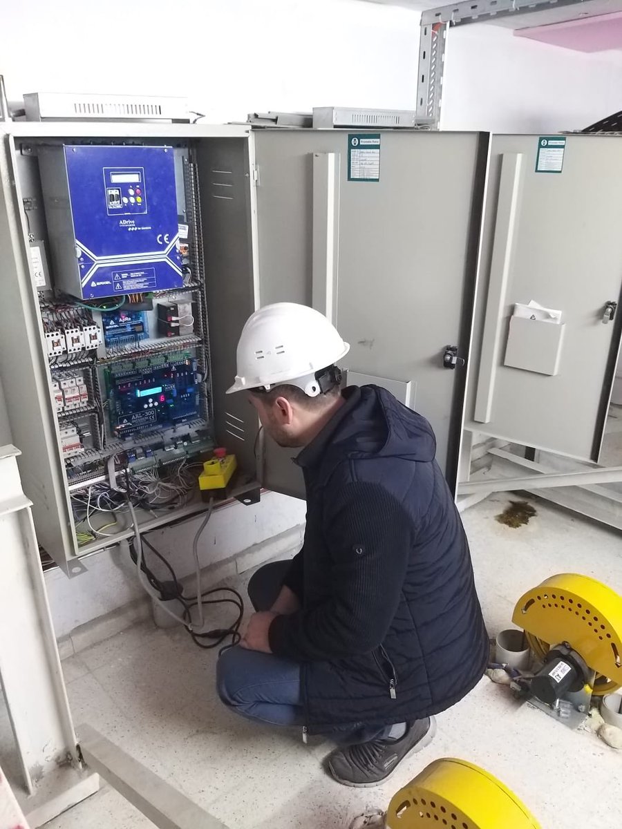 EmlakYonetim's tweet photo. Teknik İşler Müdürlüğü Trabzon Kaşüstü ve Beşikdüzü TOKİ Konutlarında asansör kontrollerini gerçekleştirdi. https://t.co/bQegVKZ2pl