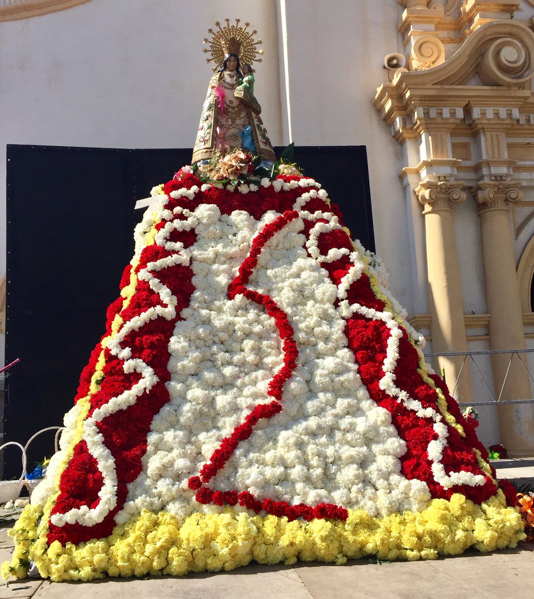 En l'ofrena de les nostres Falleres Majors Paula i Inés en Port de Sagunt #fallesdesagunt #festainteresturisticnacionsl  @ Puerto De Sagunto, Valenciana, Spain