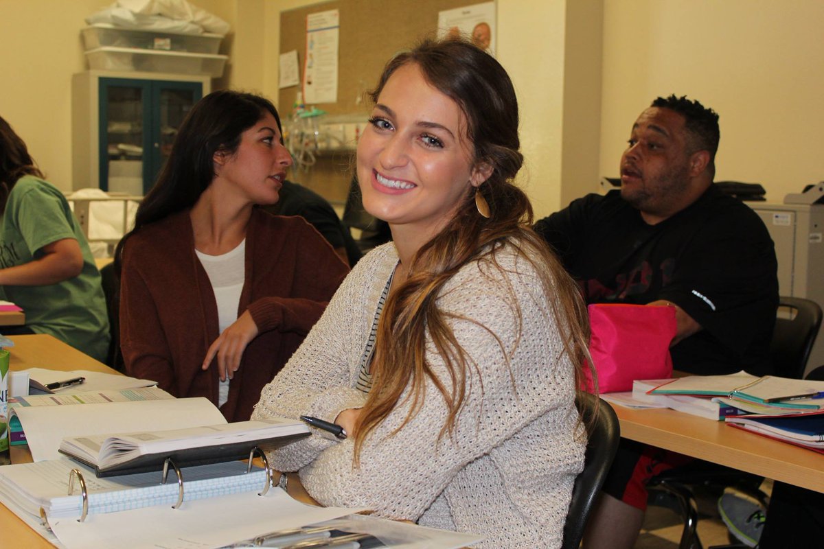 Topdollarpawn92's tweet photo. Today is the last day of winter and the last day to register for 8-week classes. Come visit campus to add another class to your schedule. #15toFinish #FinishFaster #LastDayOfWinter #SKCTCStudentsFirst https://t.co/A31AR8AqHE
