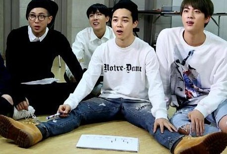 togetherBAMTR's tweet photo. [E] Choose your fav Jimin's sitting style; 

[T] Jimin'in favori oturuş tarzını seçiniz;

#BTS @BTS_twt https://t.co/WqES28ETRV
