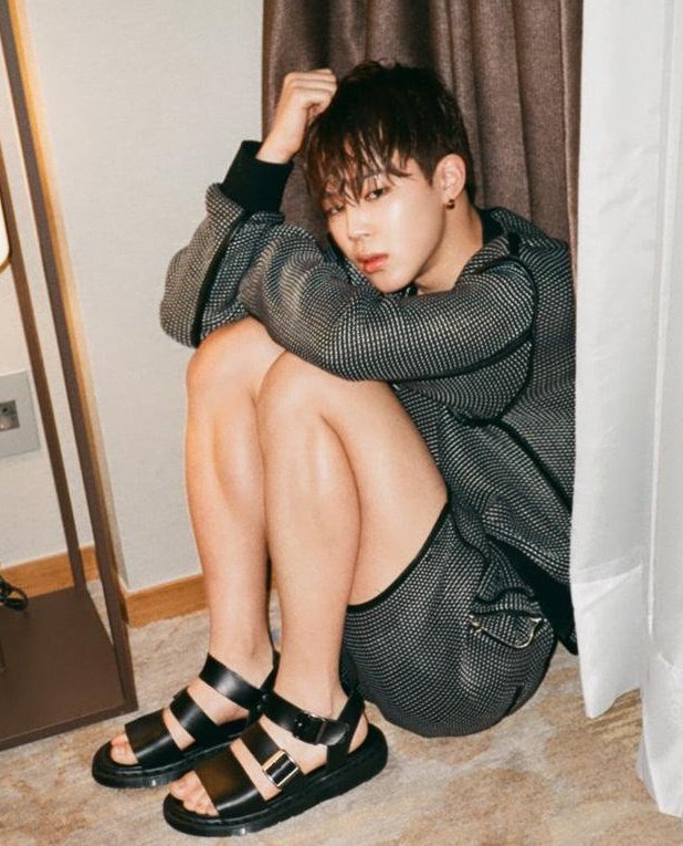 togetherBAMTR's tweet photo. [E] Choose your fav Jimin's sitting style; 

[T] Jimin'in favori oturuş tarzını seçiniz;

#BTS @BTS_twt https://t.co/WqES28ETRV