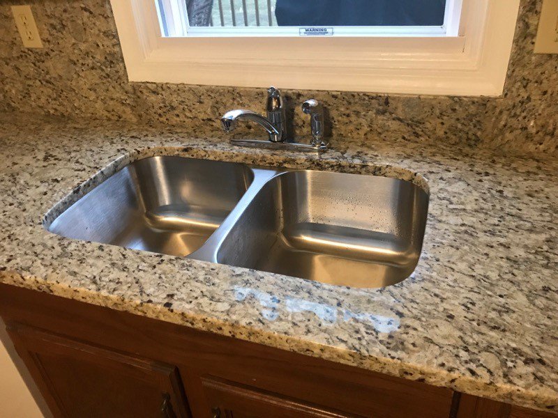 GFgranitellc's tweet photo. Just a quick post to show the beauty of a full backsplash. New Venetian Light granite used in this install from last week. #goodfellasgranite #fullbacksplash #newvenetianlight https://t.co/rGursHJY5g