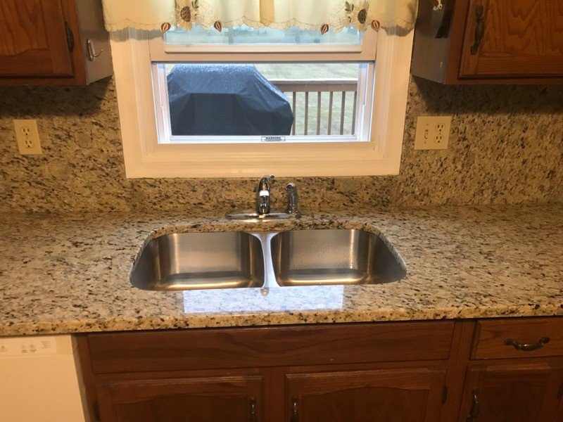 GFgranitellc's tweet photo. Just a quick post to show the beauty of a full backsplash. New Venetian Light granite used in this install from last week. #goodfellasgranite #fullbacksplash #newvenetianlight https://t.co/rGursHJY5g