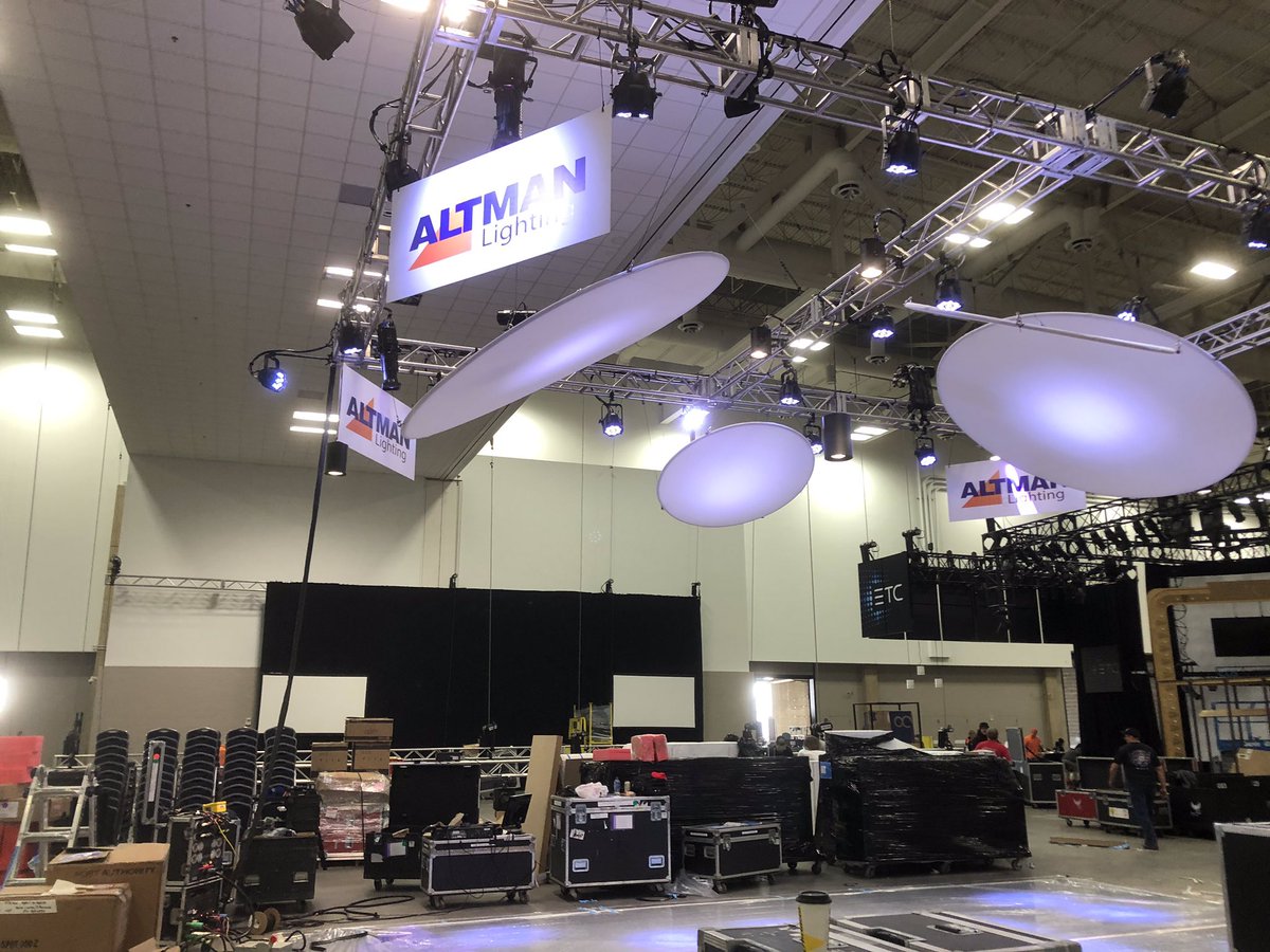 altmanlighting's tweet photo. Gear going up inside the Kentucky International Convention Center as we get set in Booth 1429 at @usitt in Louisville. #altmanlighting #usitt2019 #techtuesday https://t.co/0J1236RIJt