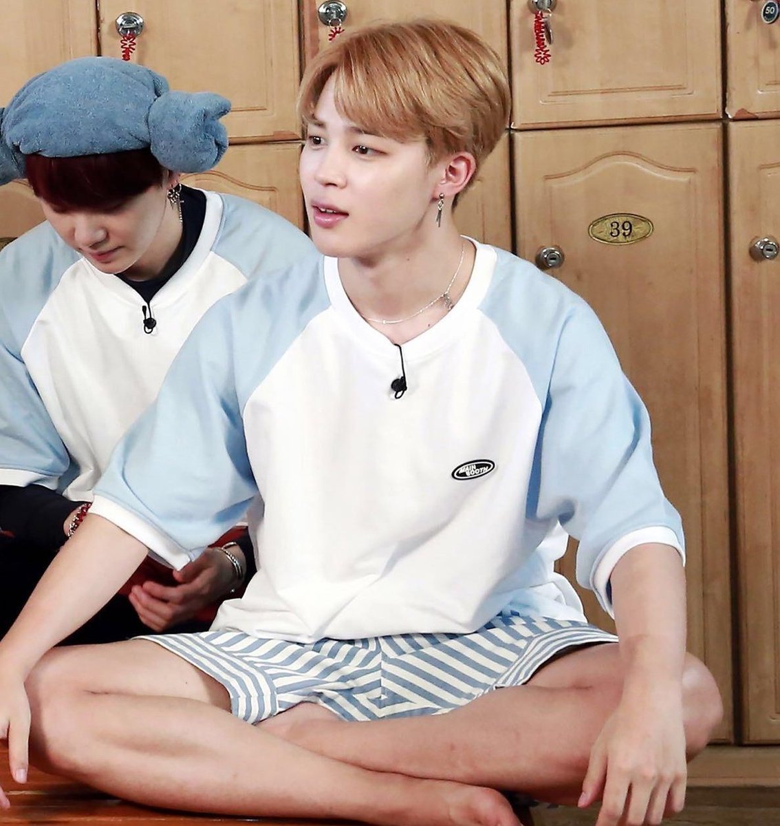 togetherBAMTR's tweet photo. [E] Choose your fav Jimin's sitting style; 

[T] Jimin'in favori oturuş tarzını seçiniz;

#BTS @BTS_twt https://t.co/WqES28ETRV