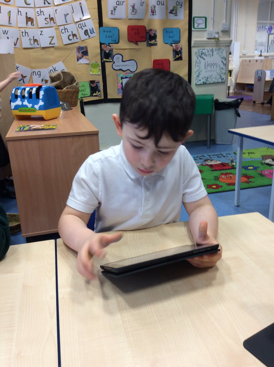 EpsTracie's tweet photo. We love to practise our phonics .... great work Reception 🌟#spellingshed #phonics #trickywords #challenges #ipads @carolyashworth @EltonLKS2 https://t.co/iiUdDt1NQH