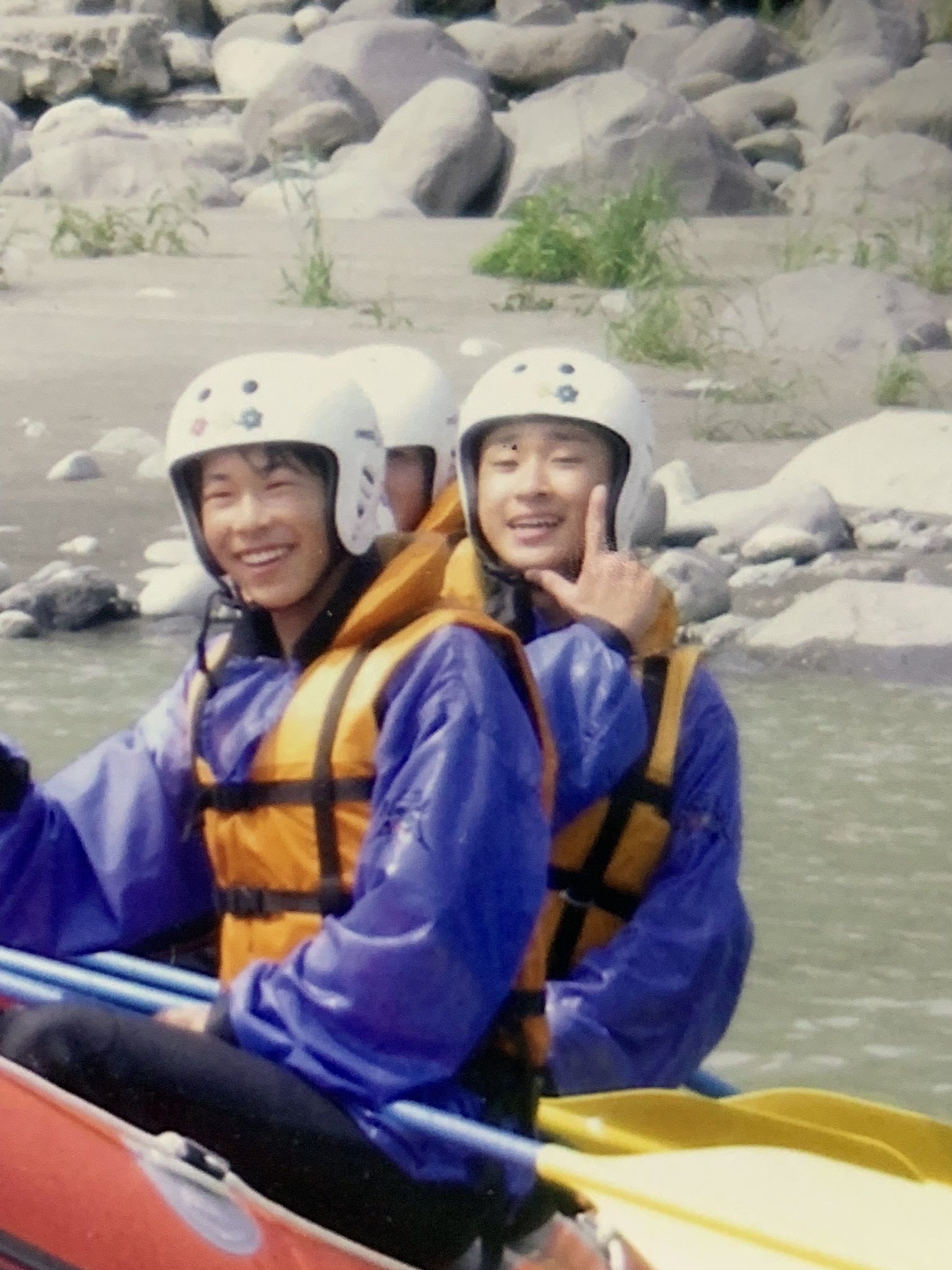 としみつ 東海オンエア 実家にいるんだけど 中3の修学旅行の川下りの時の写真が出てきました 凄く楽しかった記憶がある