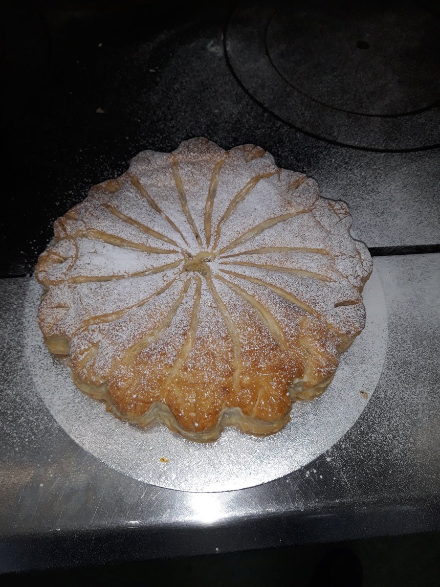 Katiewenman's tweet photo. Not quite sure what its called but all i know its that it taste good

@BStairsCatering @BroadstairsCol 
#pastry #college #chef #learning https://t.co/KHJbbhR4qp