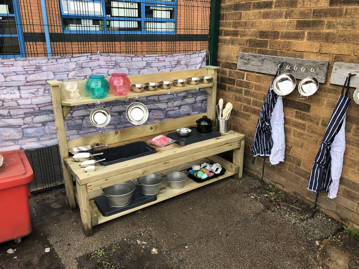 PCPNursery's tweet photo. We love our amazing outdoor area! @tesco #bagsofhelp funding has enabled us to do so much to transform our outdoor area. @PrescotPrimary has matched the £4000, to now develop our Reception outdoor area #watchthisspace #excitingtimes https://t.co/bSBy9X80pE